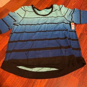 women’s long sleeve tee with front pocket